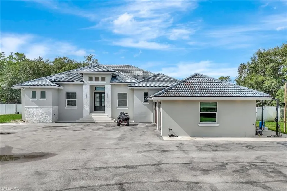 140 37th Avenue NW Naples, FL 34120