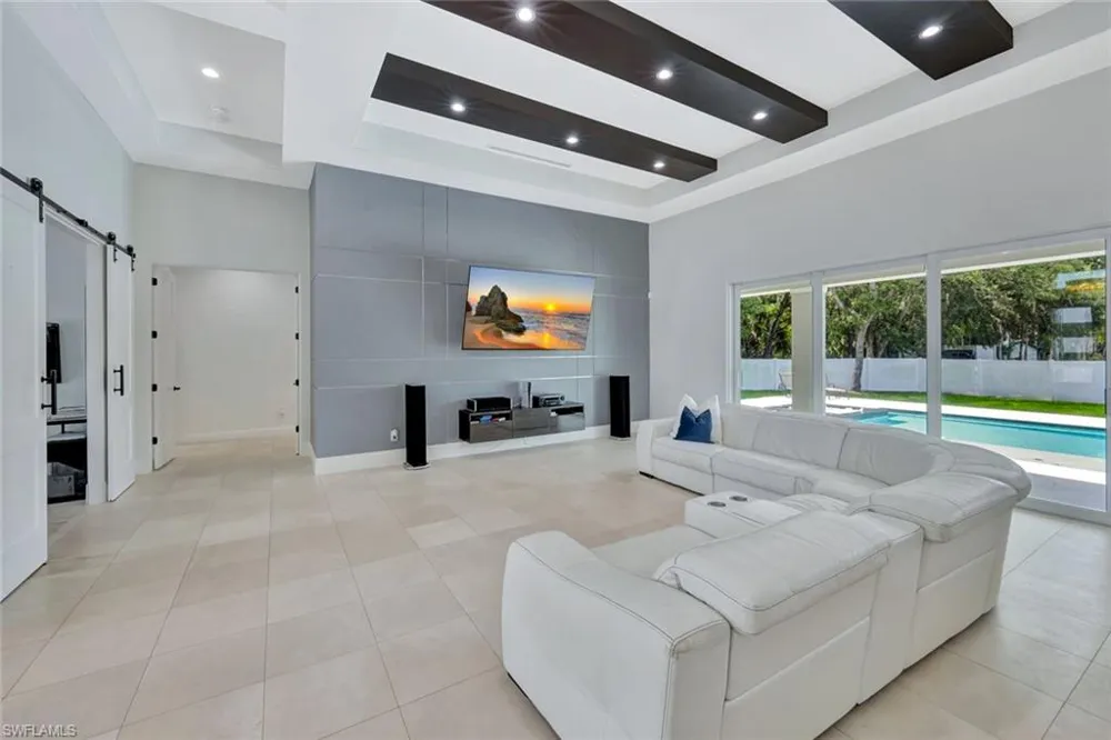 140 37th Avenue NW Naples, FL 34120