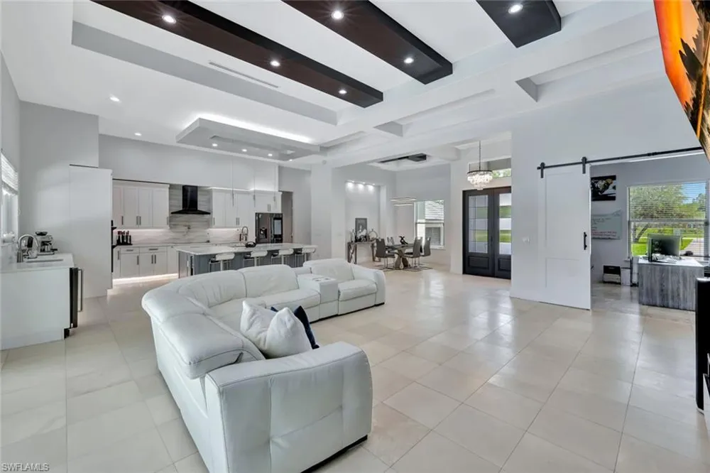 140 37th Avenue NW Naples, FL 34120