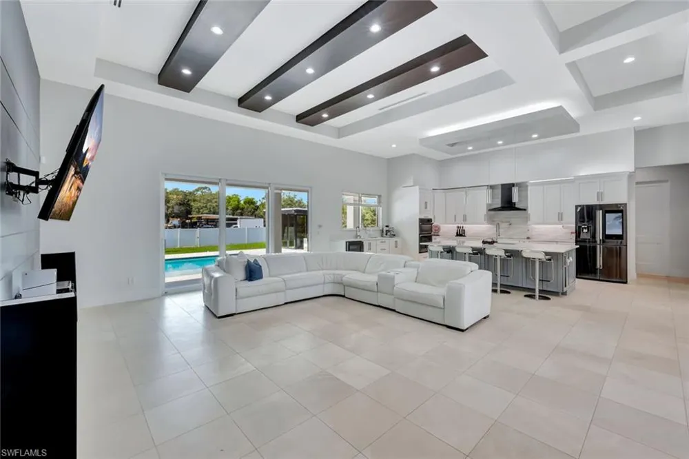 140 37th Avenue NW Naples, FL 34120
