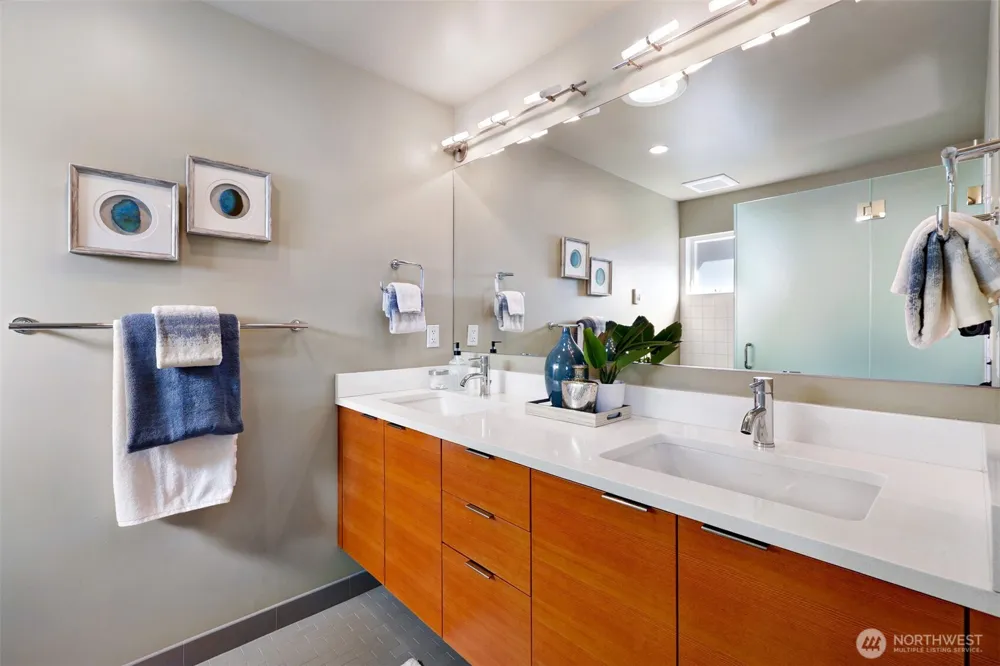 9822 Cherry Street Edmonds, WA 98020