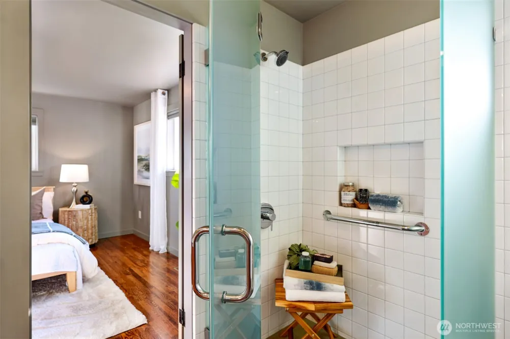 9822 Cherry Street Edmonds, WA 98020
