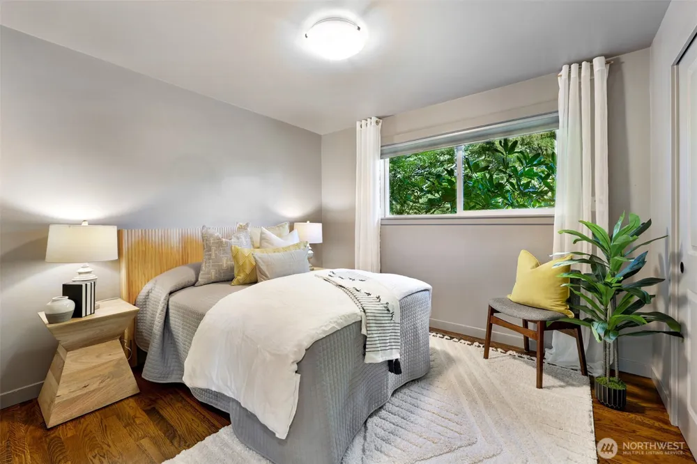 9822 Cherry Street Edmonds, WA 98020