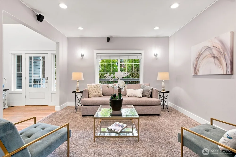 19028 37th Avenue NE Lake Forest Park, WA 98155