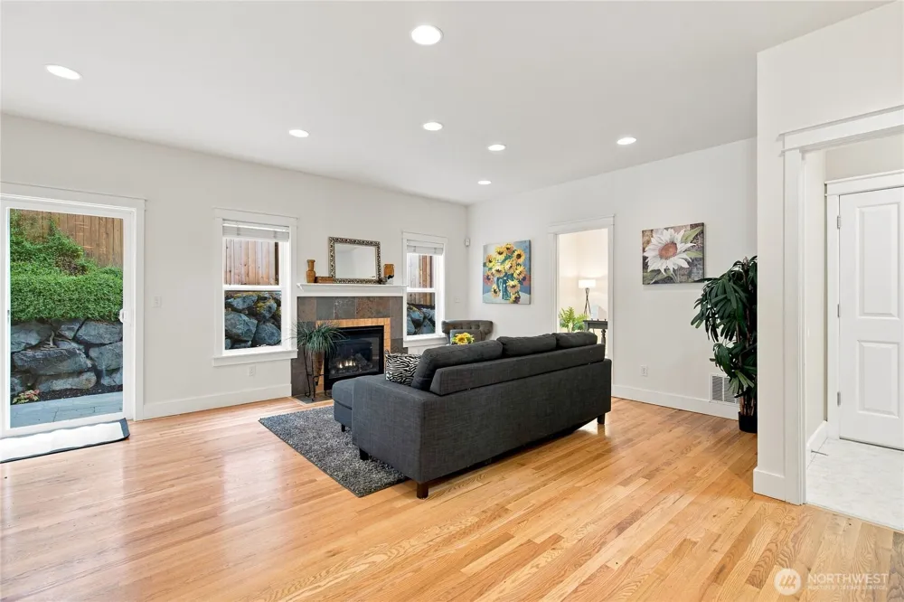 19028 37th Avenue NE Lake Forest Park, WA 98155