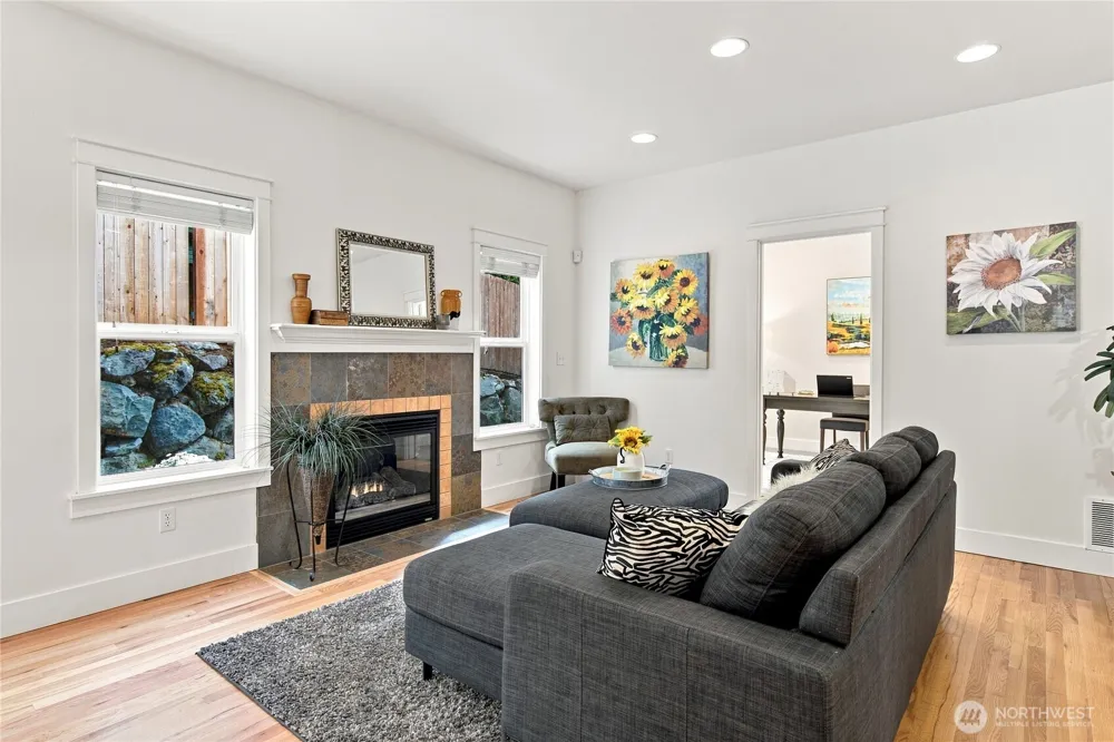 19028 37th Avenue NE Lake Forest Park, WA 98155