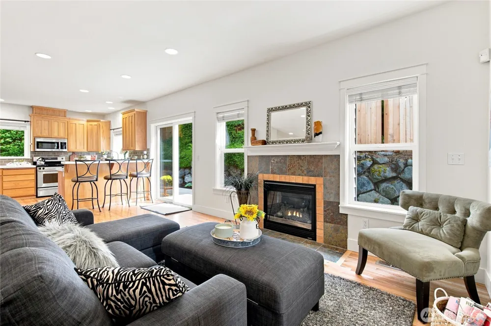 19028 37th Avenue NE Lake Forest Park, WA 98155