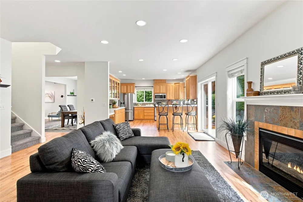 19028 37th Avenue NE Lake Forest Park, WA 98155