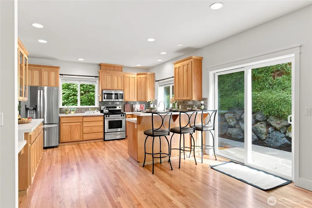 19028 37th Avenue NE Lake Forest Park, WA 98155