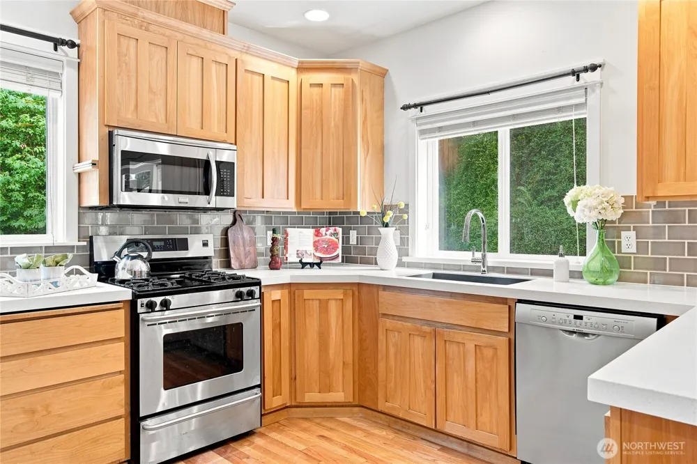 19028 37th Avenue NE Lake Forest Park, WA 98155