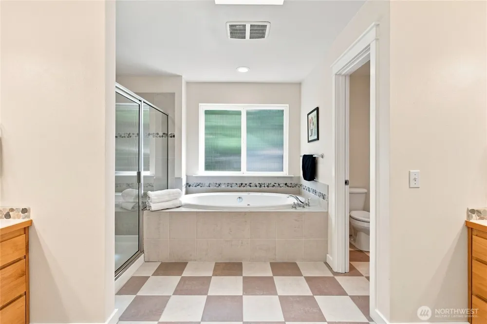 19028 37th Avenue NE Lake Forest Park, WA 98155