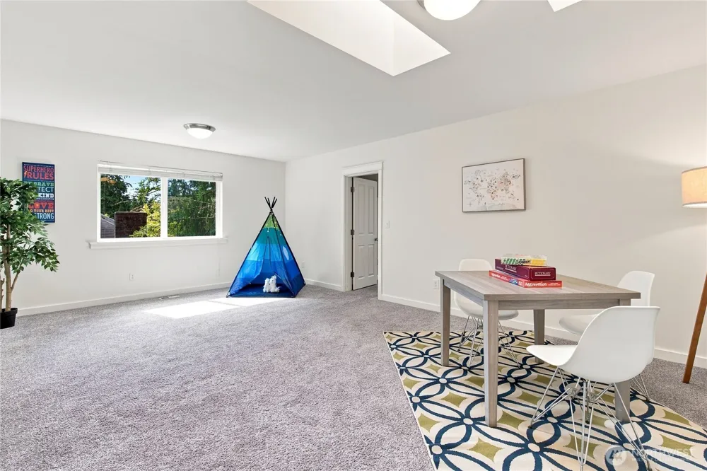 19028 37th Avenue NE Lake Forest Park, WA 98155