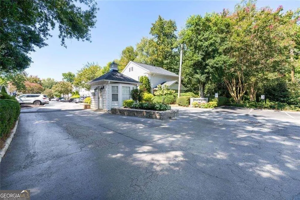 136 NW Peachtree Memorial DR NW Atlanta, GA 30309