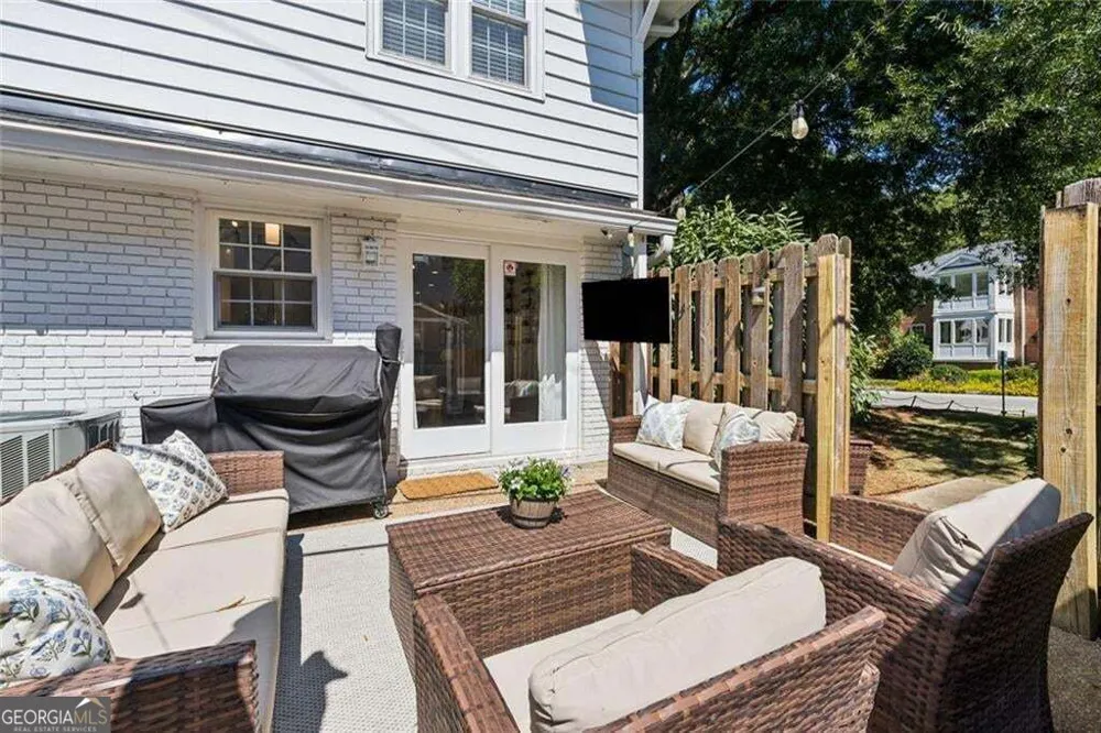 136 NW Peachtree Memorial DR NW Atlanta, GA 30309