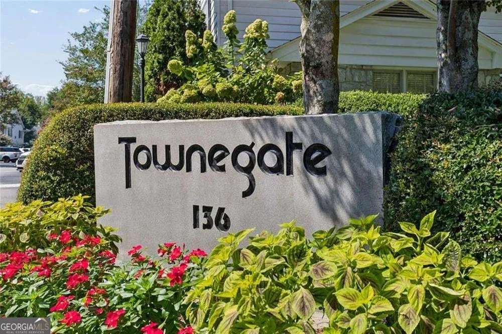 136 NW Peachtree Memorial DR NW Atlanta, GA 30309