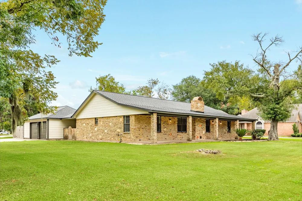 436 Huckleberry Drive Lake Jackson, TX 77566