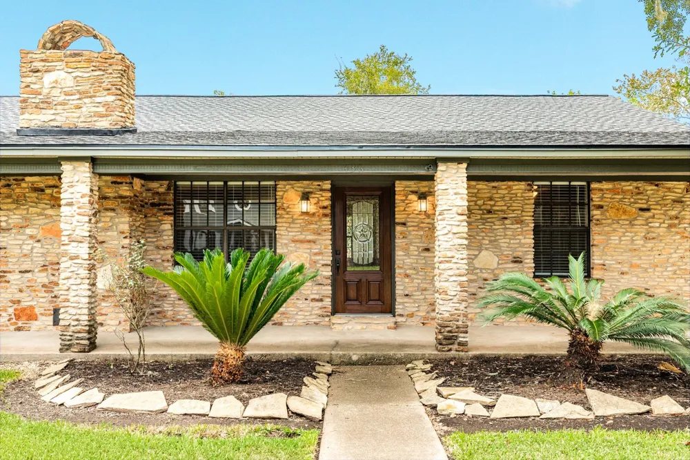 436 Huckleberry Drive Lake Jackson, TX 77566