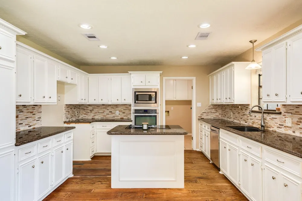 436 Huckleberry Drive Lake Jackson, TX 77566