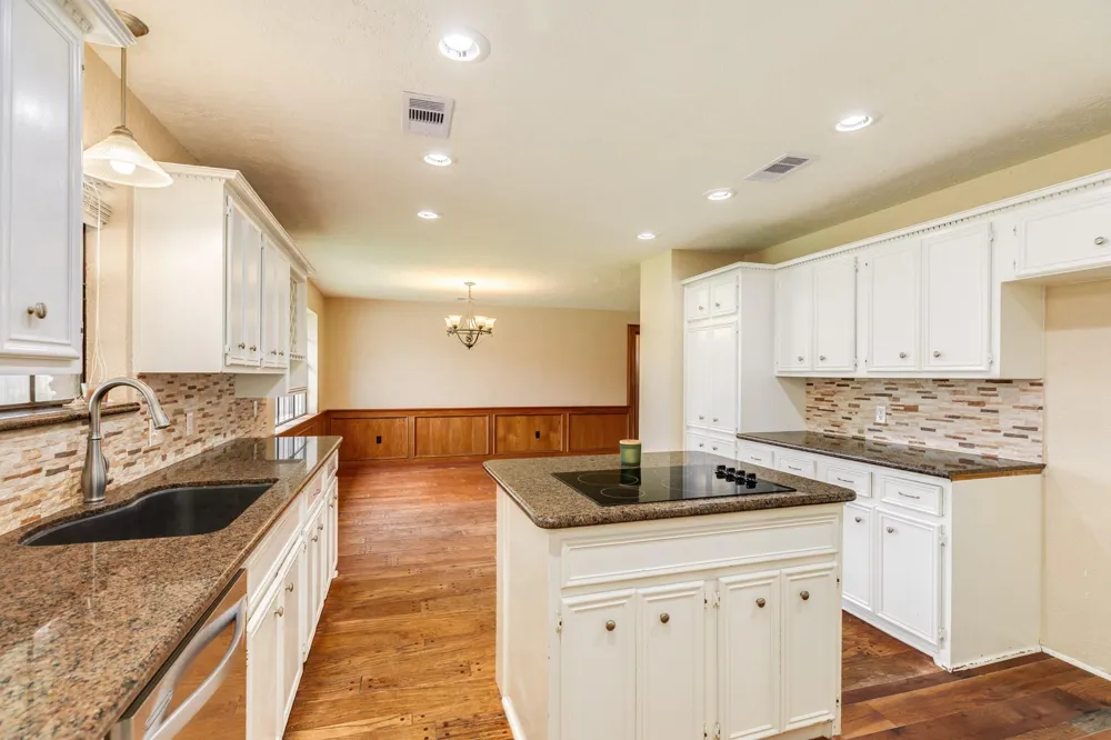 436 Huckleberry Drive Lake Jackson, TX 77566