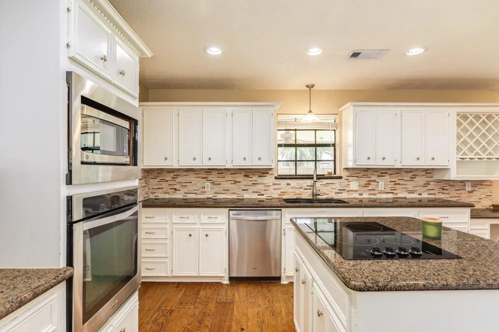 436 Huckleberry Drive Lake Jackson, TX 77566