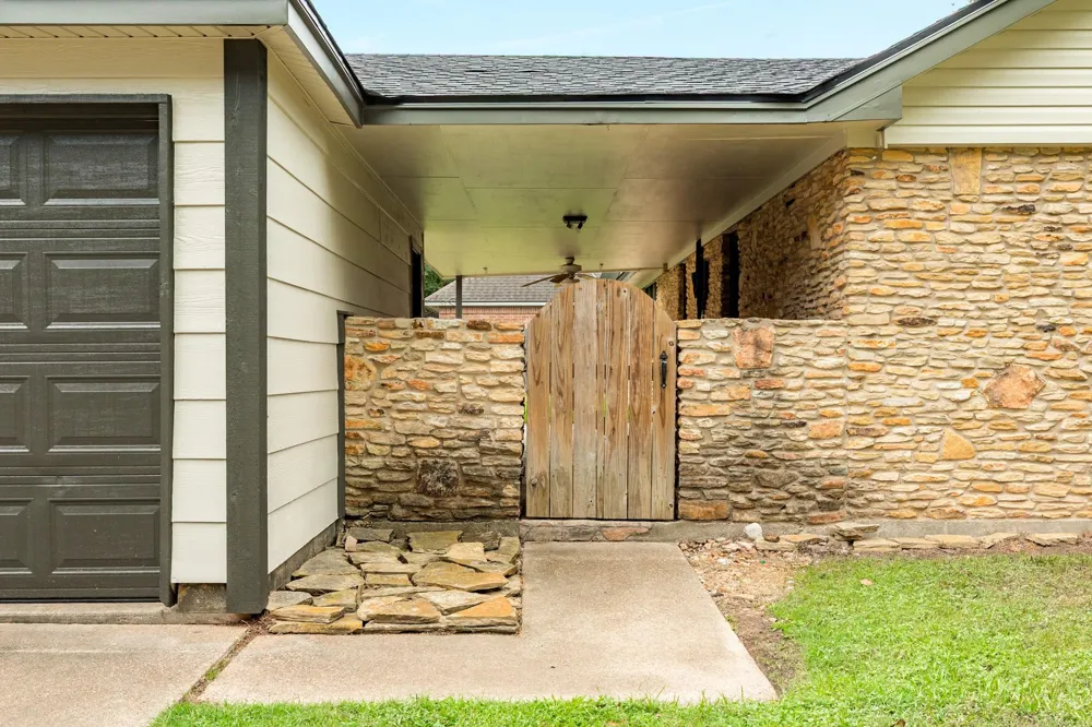 436 Huckleberry Drive Lake Jackson, TX 77566