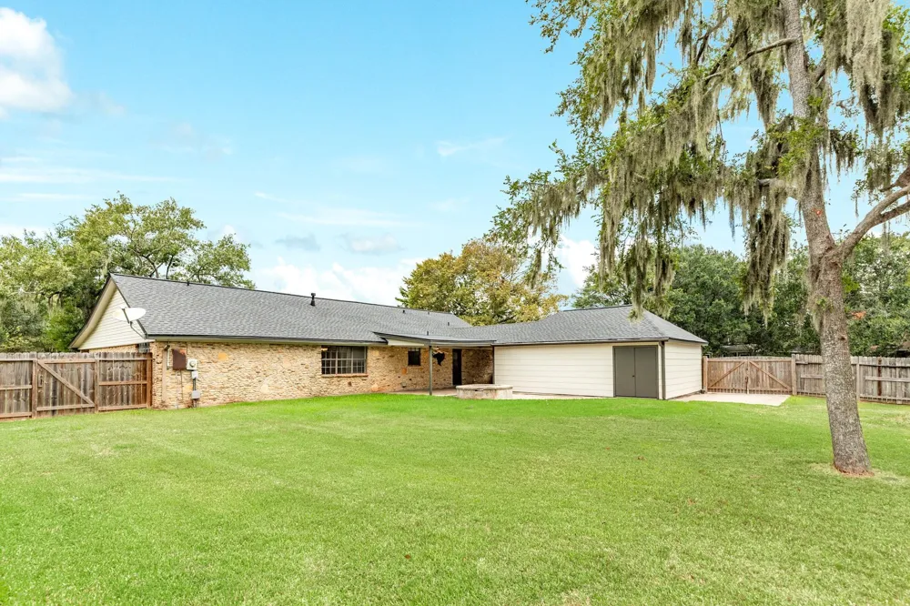 436 Huckleberry Drive Lake Jackson, TX 77566