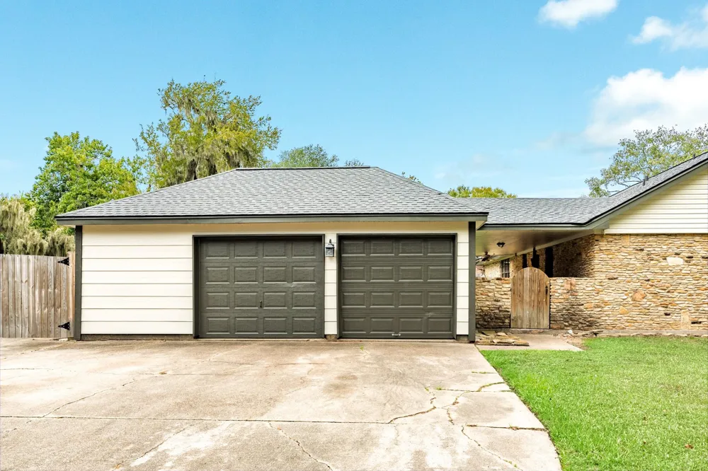 436 Huckleberry Drive Lake Jackson, TX 77566