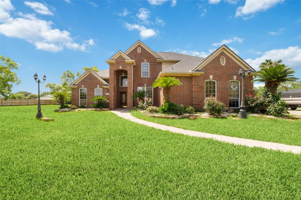 1513 County Road 149 Alvin, TX 77511