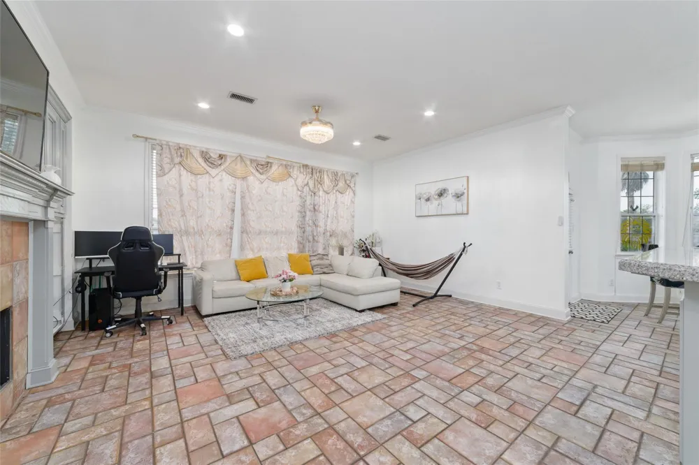 1513 County Road 149 Alvin, TX 77511