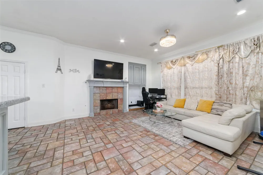 1513 County Road 149 Alvin, TX 77511