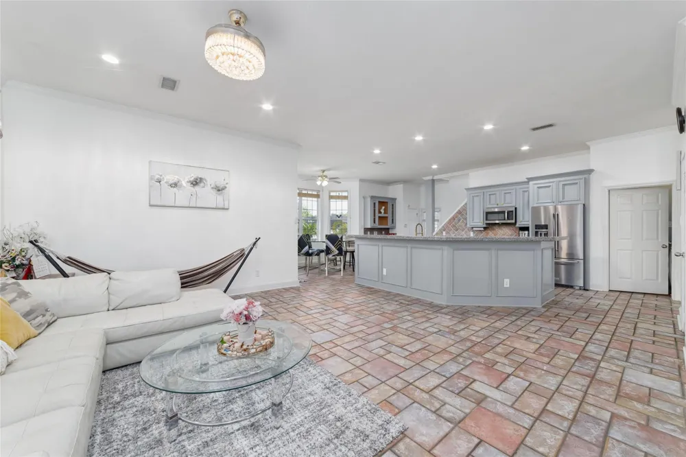 1513 County Road 149 Alvin, TX 77511