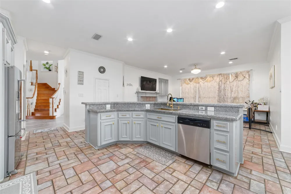 1513 County Road 149 Alvin, TX 77511