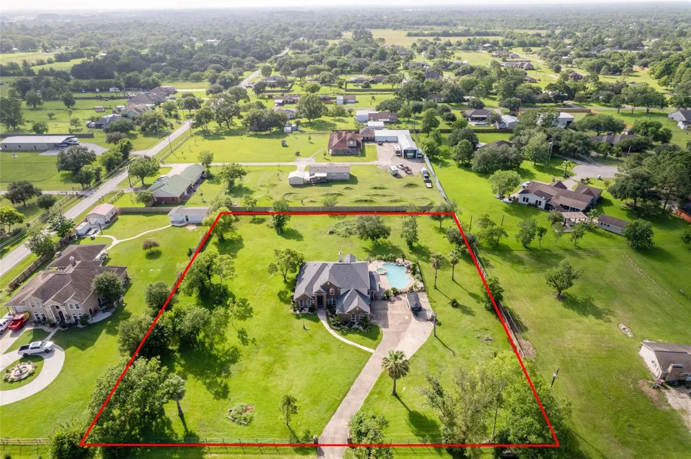 1513 County Road 149 Alvin, TX 77511