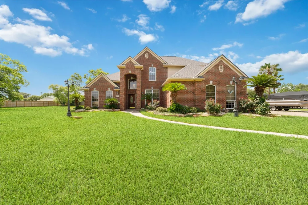 1513 County Road 149 Alvin, TX 77511