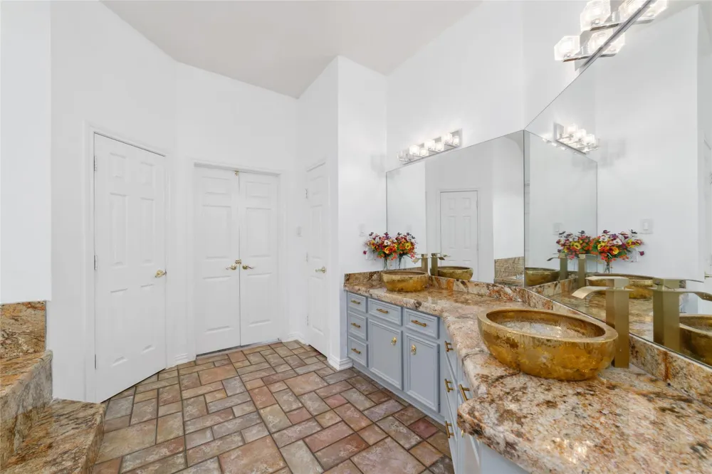 1513 County Road 149 Alvin, TX 77511
