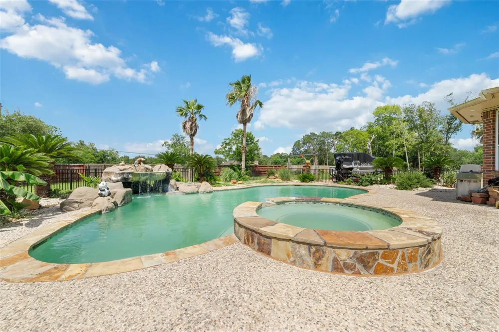 1513 County Road 149 Alvin, TX 77511
