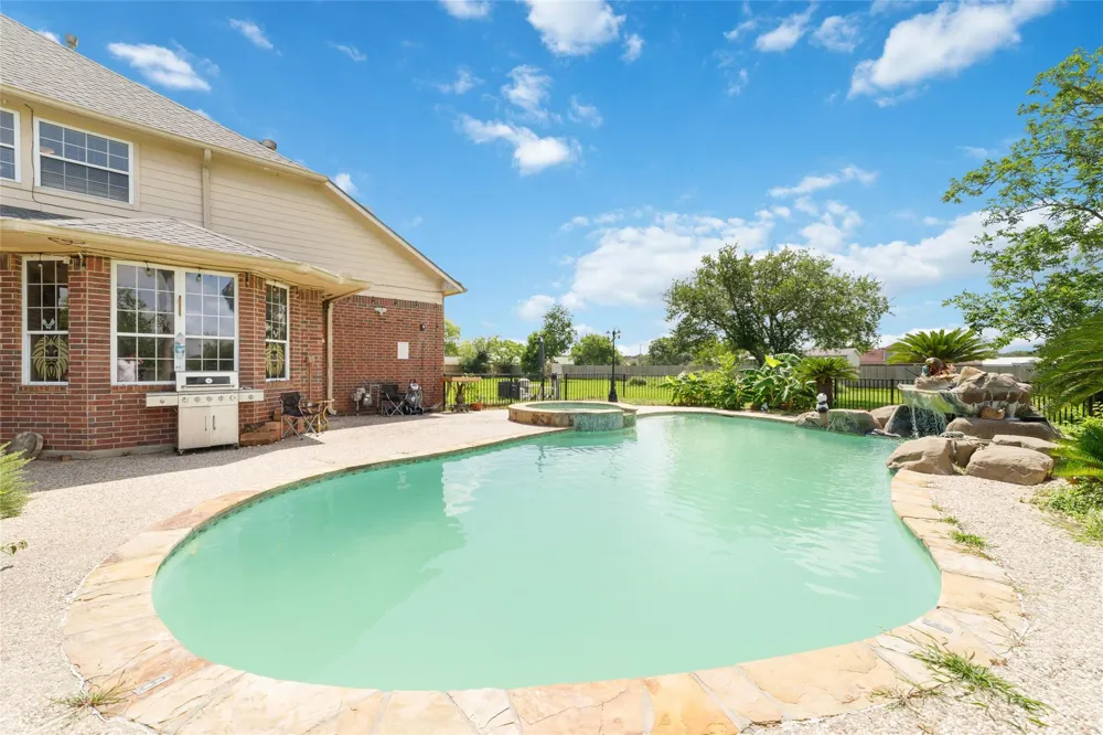 1513 County Road 149 Alvin, TX 77511