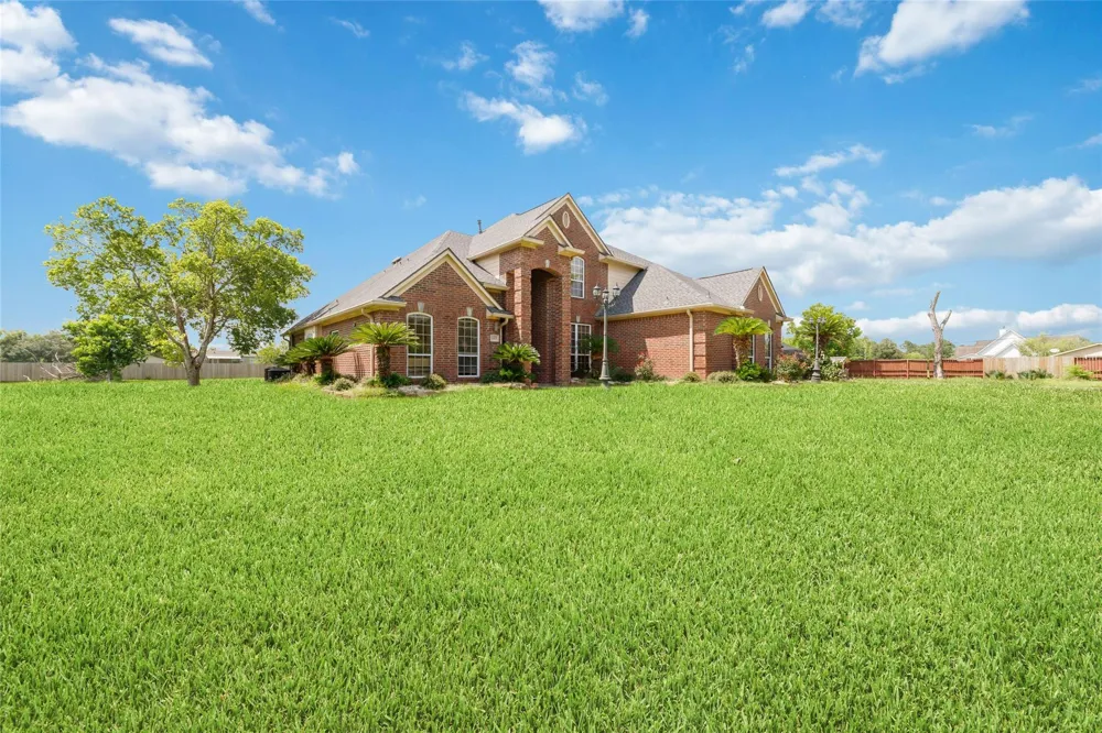 1513 County Road 149 Alvin, TX 77511