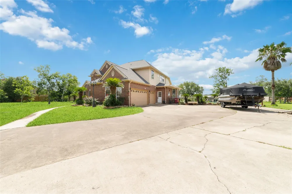 1513 County Road 149 Alvin, TX 77511
