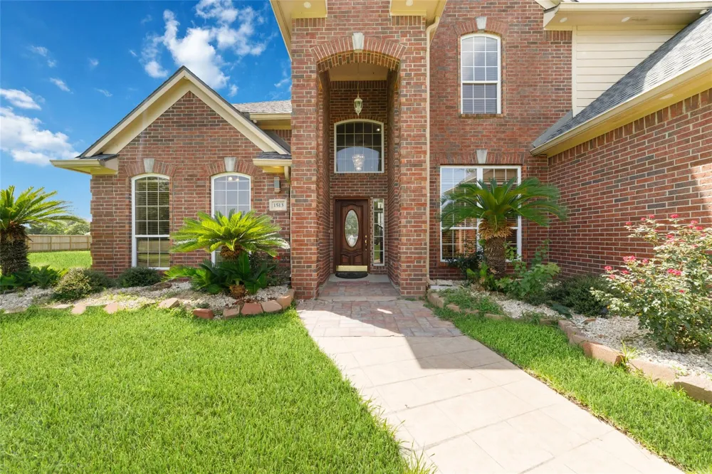 1513 County Road 149 Alvin, TX 77511