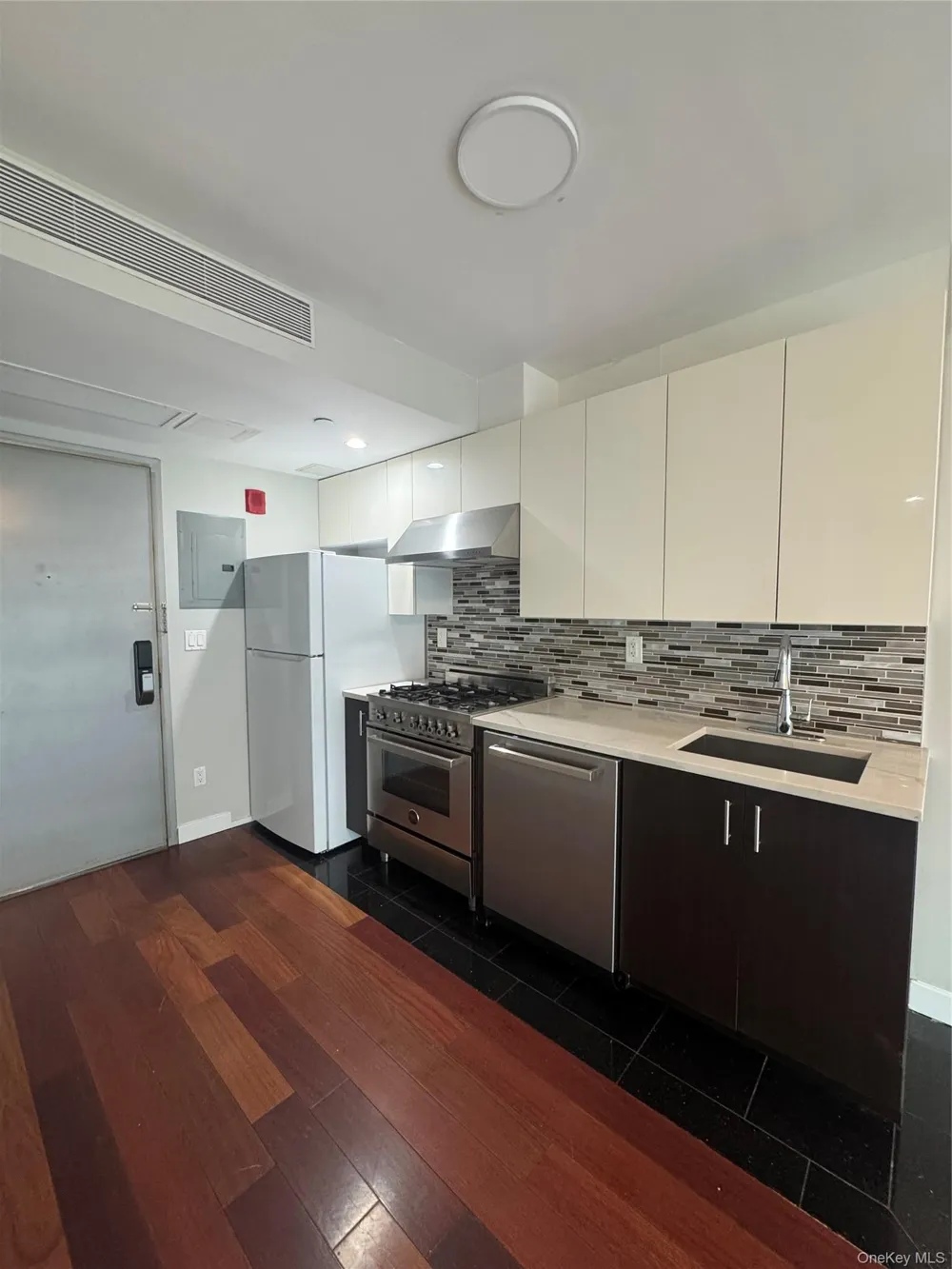 14238 37th Avenue #4A Flushing, NY 11354