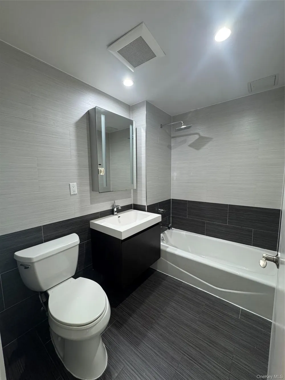 14238 37th Avenue #4A Flushing, NY 11354