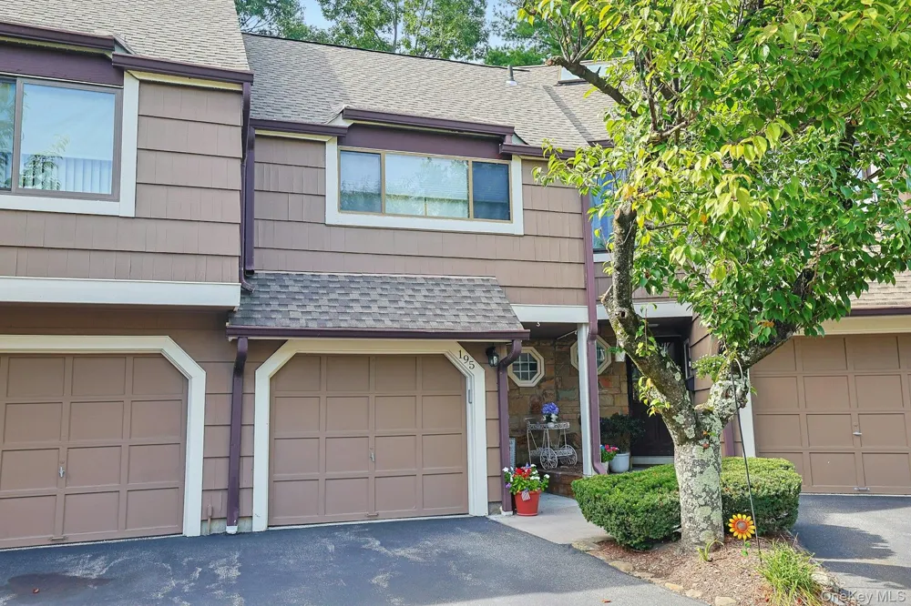 195 Treetop Circle Nanuet, NY 10954