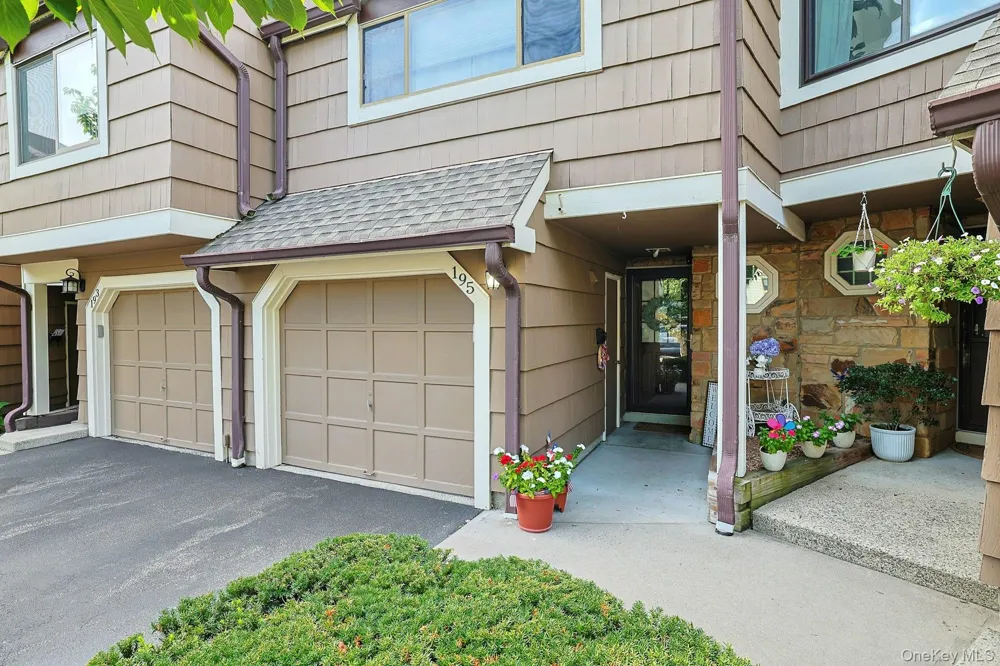 195 Treetop Circle Nanuet, NY 10954