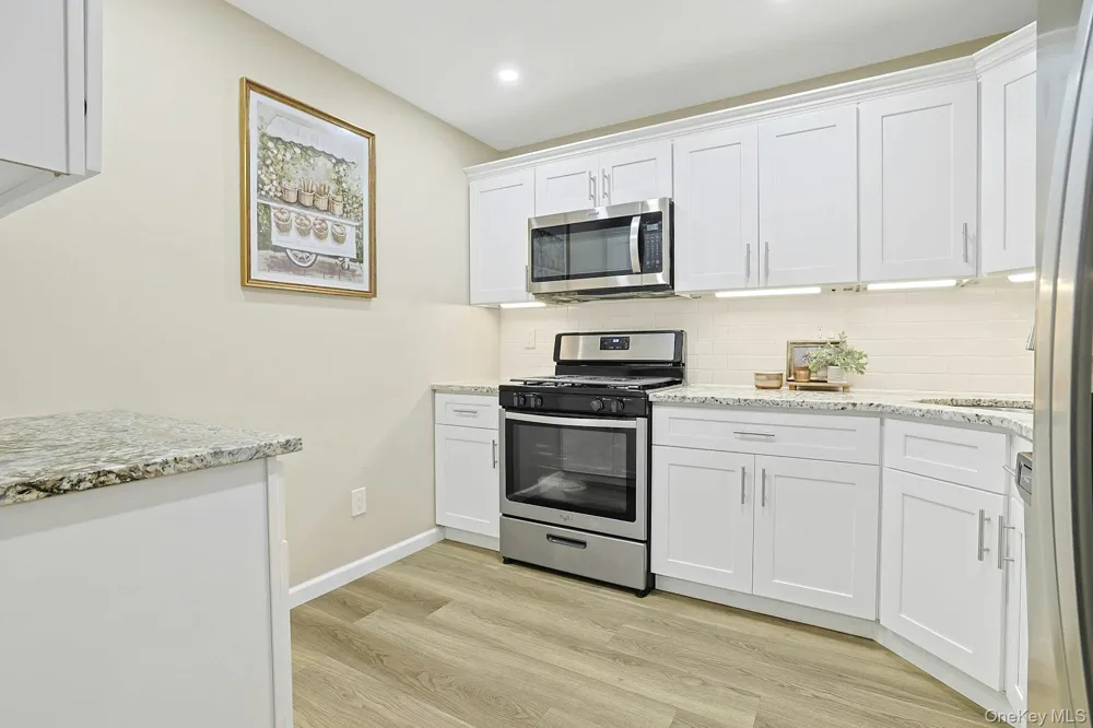 195 Treetop Circle Nanuet, NY 10954