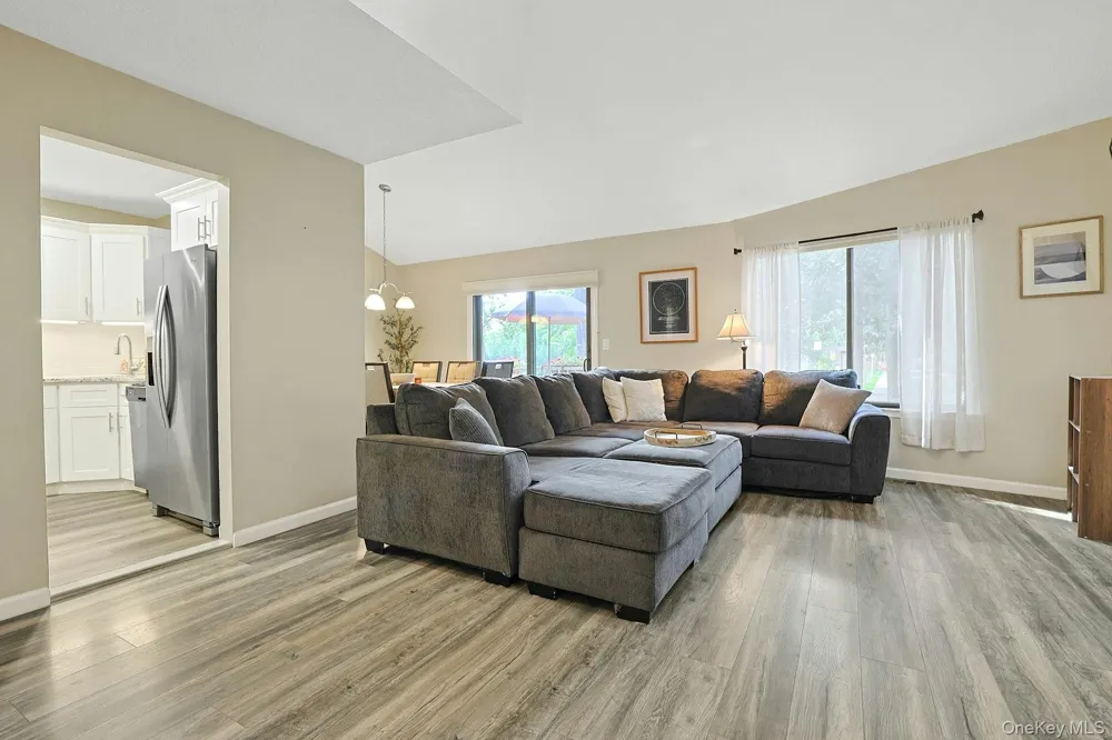 195 Treetop Circle Nanuet, NY 10954