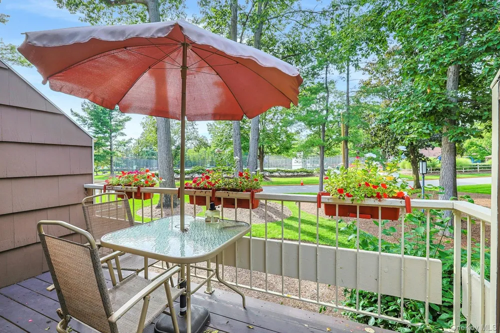 195 Treetop Circle Nanuet, NY 10954