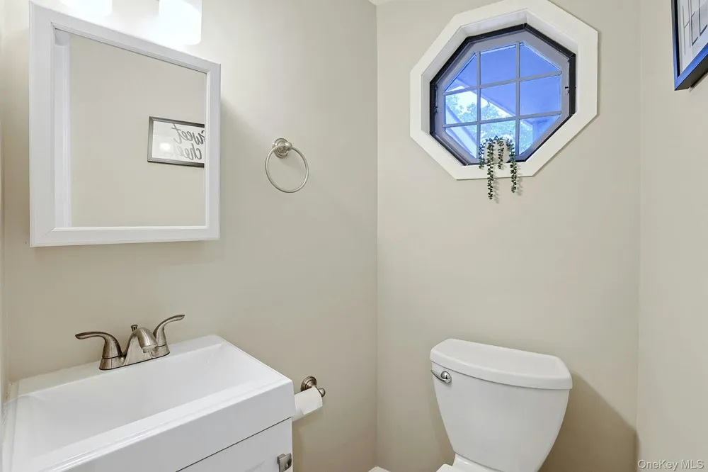 195 Treetop Circle Nanuet, NY 10954