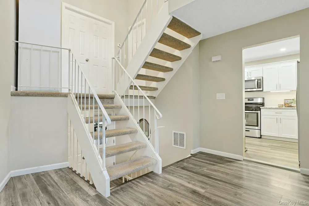 195 Treetop Circle Nanuet, NY 10954