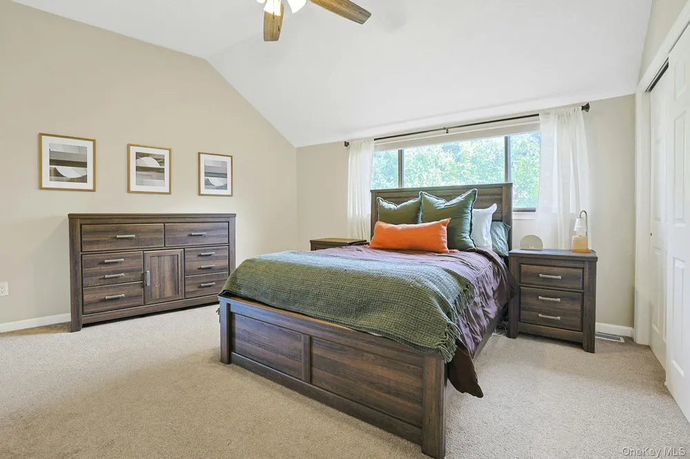 195 Treetop Circle Nanuet, NY 10954